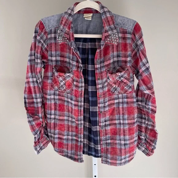 Daytrip Red Plaid Button-Up Shirt L Studded Collar Chambray Yoke Roll Tab Sleeve - Picture 1 of 5